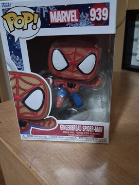 Funko Pop! Marvel 939 Gingerbread Spider-Man - Red, Brown & Blue